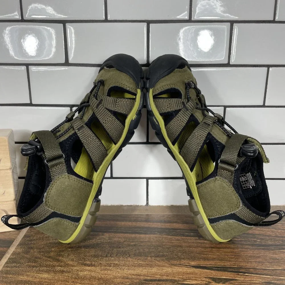 Keen Seacamp II CNX Girls Size 2 Shoes Olive Green Washable Hybrid Water Sandal